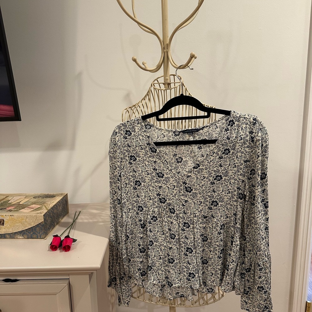 American Eagle Outfitters Blue and White Relaxed Floral Blouse